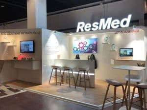 Cette photo montre un stand sur mesure réalisé par Media Product pour la société Resmed sur le salon JESFC de Paris