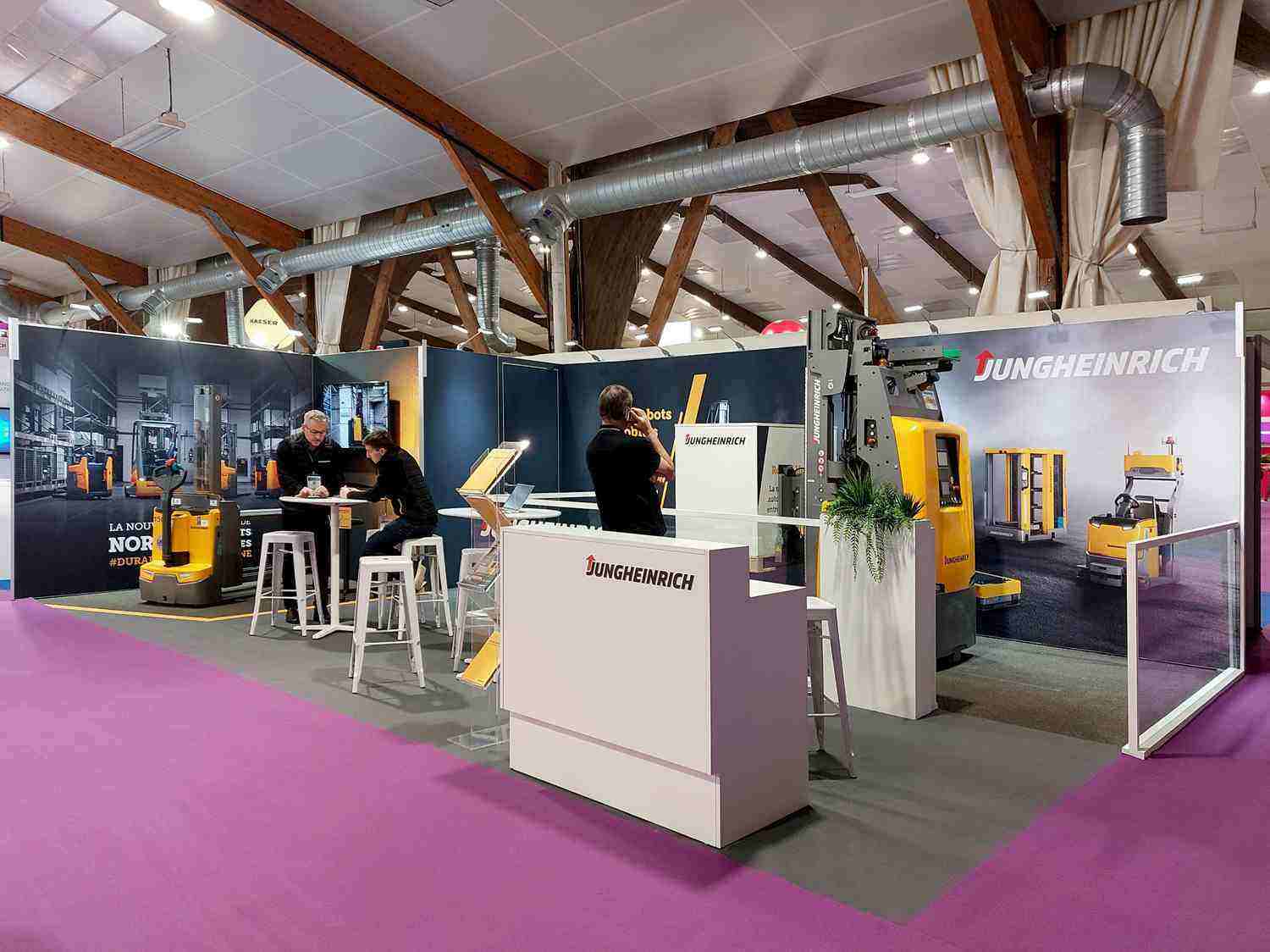 Stand sur mesure réalisé par Media Product pour la Société Jungheinrich