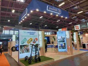 Cette photo montre un stand sur mesure réalisé par Media Product pour la société Point S sur le salon Franchise Expo