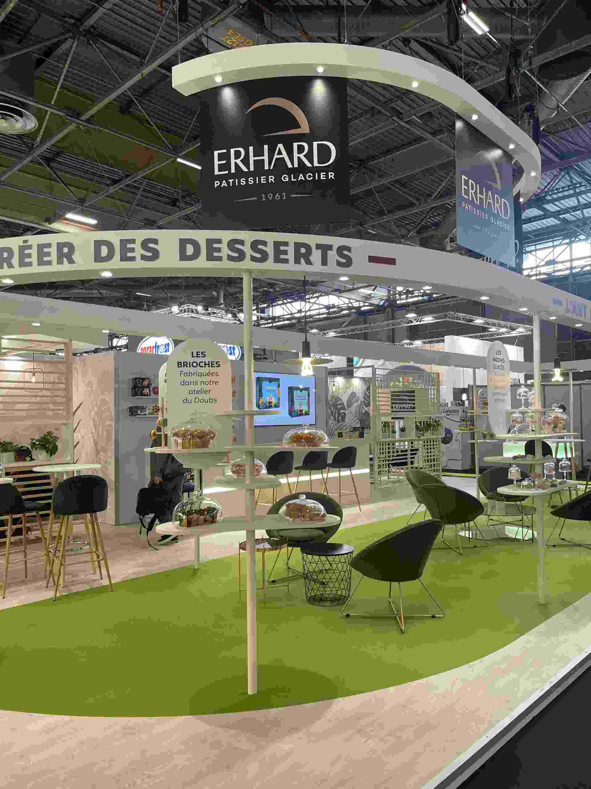 Cette photo montre un stand sur mesure réalisé par Media Product pour la société ERHARD Pâtissier Glacier sur le salon SIAL
