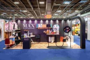 L'image montre une belle réalisation de stand sur mesure sur le congrès PCD